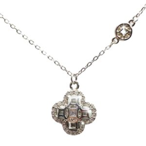 Collar Flor Cruz con Detalle