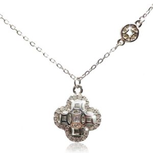 Collar Flor Cruz con Detalle