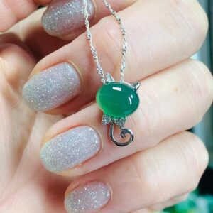 Dije Plata Gato Verde y Corbata Charm